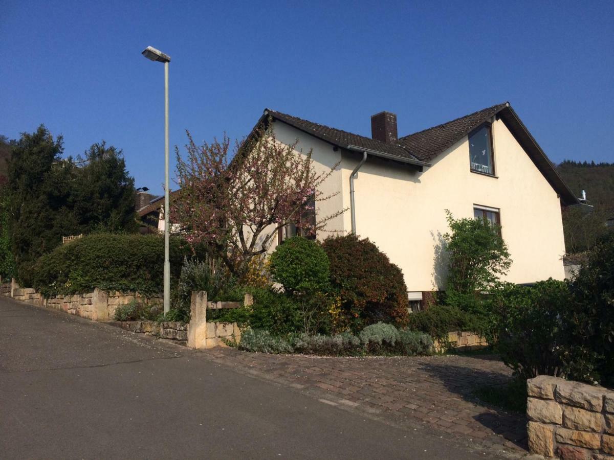 Schones Zimmer In Gimmeldingen/ Konigsbach Neustadt an der Weinstrasse Exterior photo